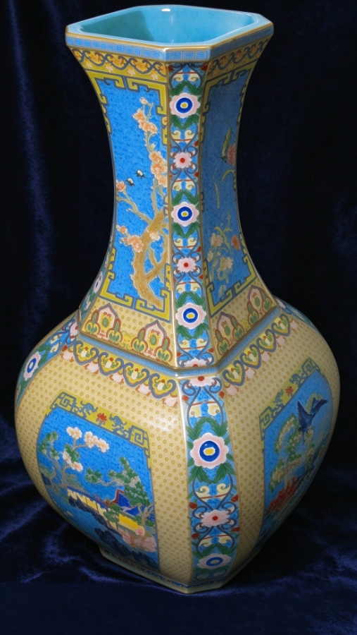 雍正官窯落款雍正御製金絲琺琅彩大小稜面八棱瓷瓶